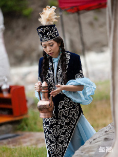 哈萨克族服饰定制