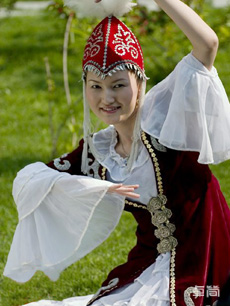 柯尔克孜族服饰定制